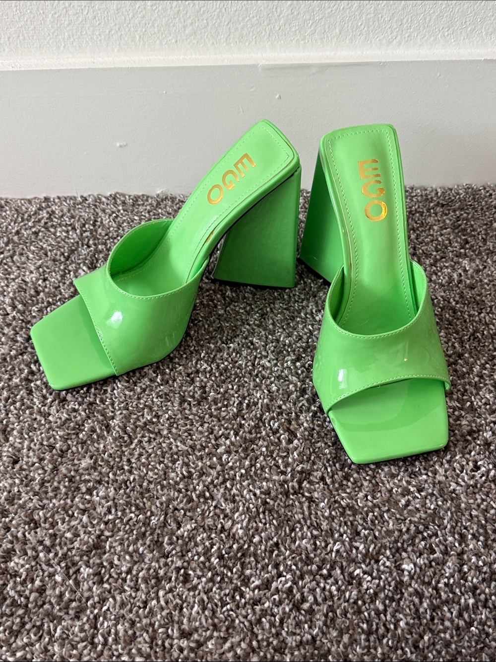 Like New Funky Green Patent Leather Square Toe Block Heels